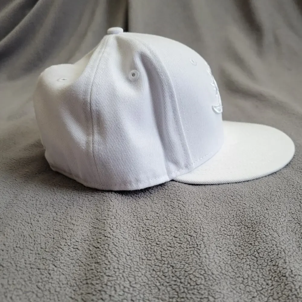 MIAMI DOLPHINS Hat Cap White Fitted One Size 7 5 Embroidered NFL Official